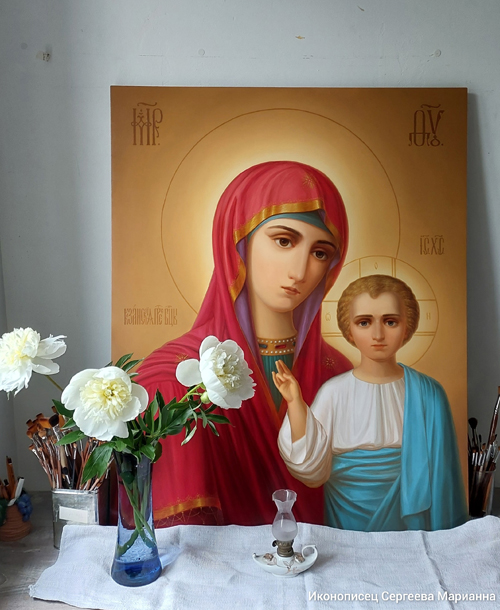Икона Казанской Божией Матери написана для храма Рождества Пресвятой Богородицы в Рыбацком в Санкт-Петербурге.